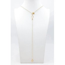 Collier de dos élégant avec perles et pendentif trèfle