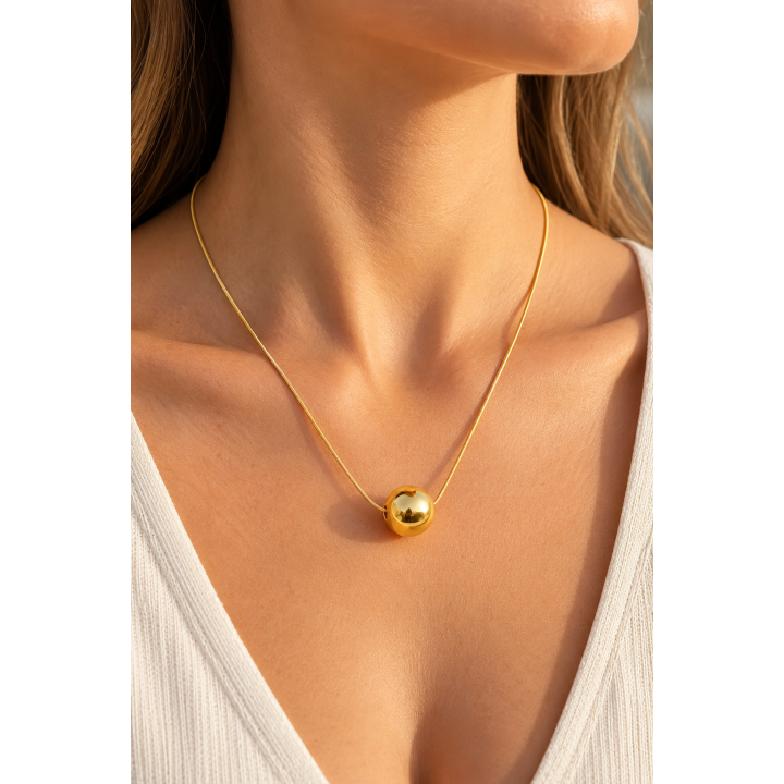 Collier en acier doré avec pendentif boule 14 mm