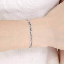 Bracelet très fin en acier