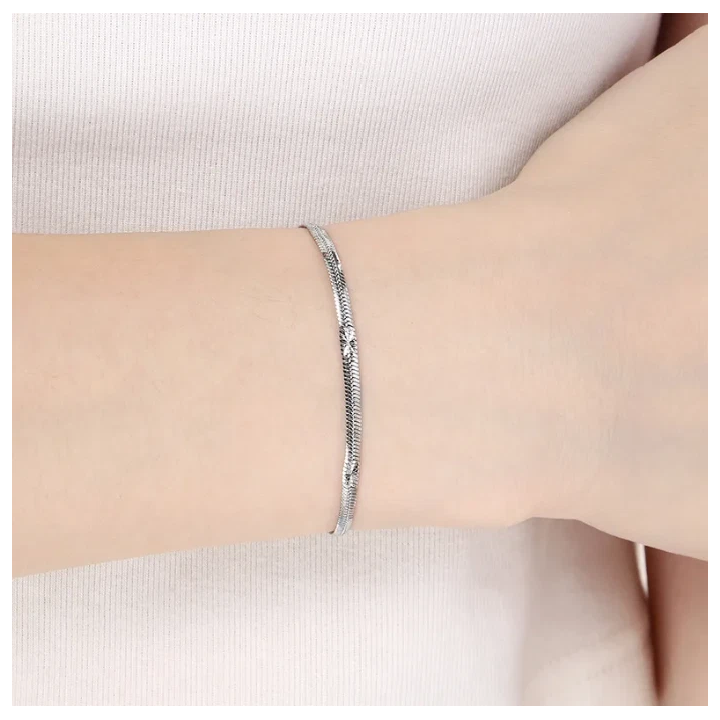 Bracelet très fin en acier