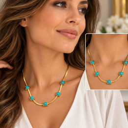 Collier doré avec médaillons carrés howlite bleue