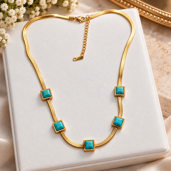 Collier doré avec médaillons carrés howlite bleue